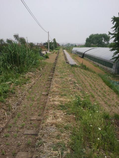 The line runs through agricultural areas, which can be seen quite well here.