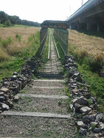But immediately afterwards a small monument has been eracted, a “tunnel” has been constructed on the old line. Looking west towards Gojan Station (고잔역).