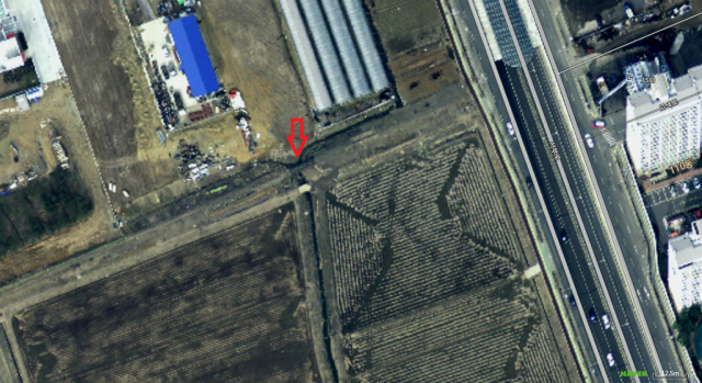 The small bridge is difficult to find on the satellite image, but it is there, at the red arrow.