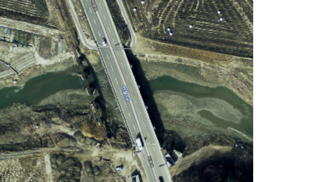 The satellite picture comes from the Naver Maps website. The bridge can easily be seen next to the main road to Ansan. Especially the shadow of the railway bridge is an easy give away of the location of the bridge.